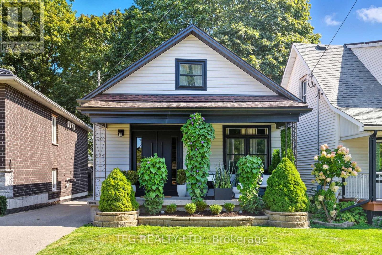 107 CROMWELL AVENUE, Oshawa, Ontario