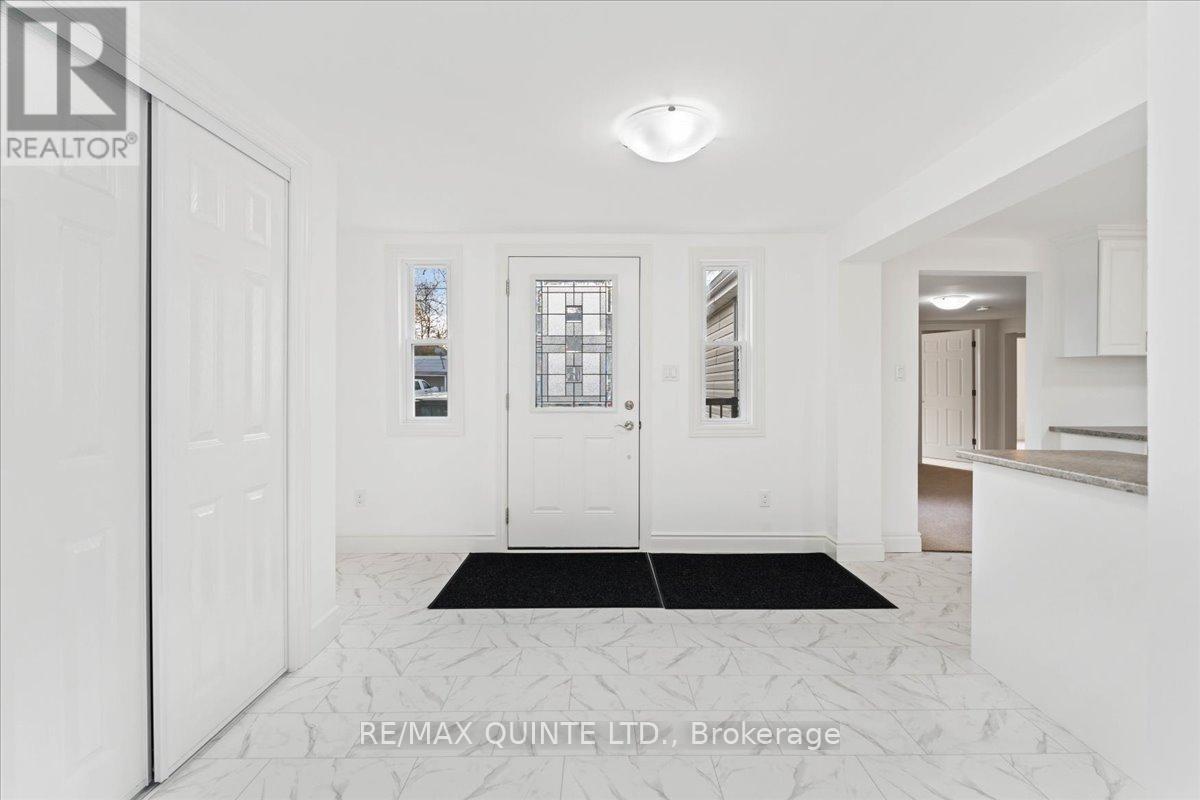 27 Purdy Street, Belleville, Ontario  K8P 1Y8 - Photo 4 - X12555446