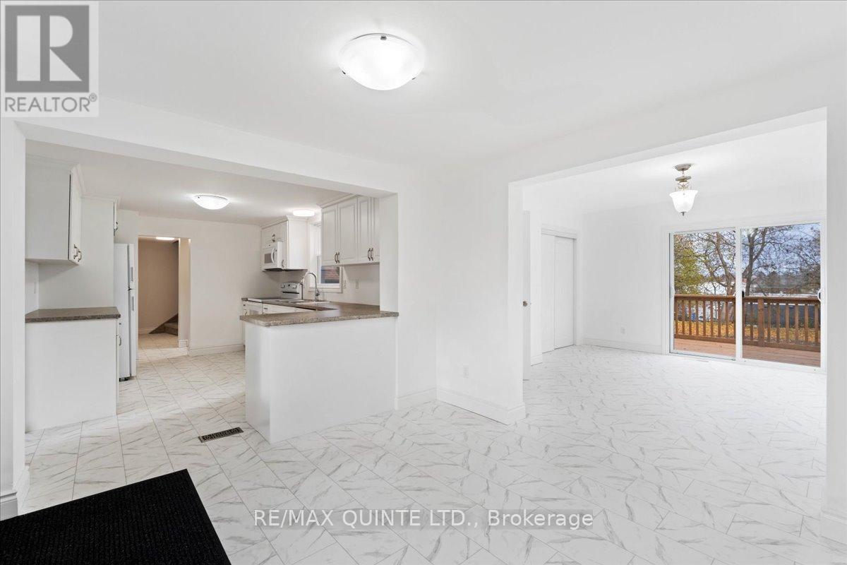 27 Purdy Street, Belleville, Ontario  K8P 1Y8 - Photo 7 - X12555446