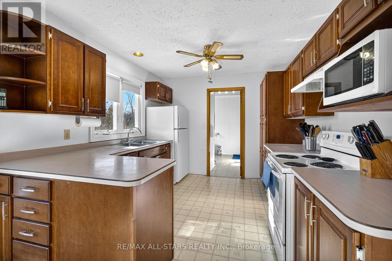 150 King Street W, Kawartha Lakes, Ontario K0L 2W0 - Photo 11 - X12555510