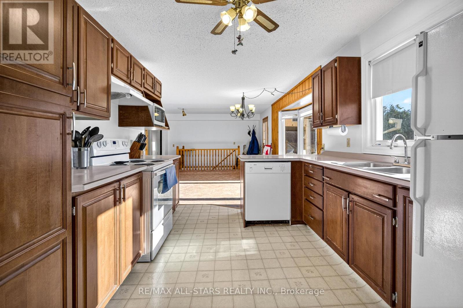 150 King Street W, Kawartha Lakes, Ontario K0L 2W0 - Photo 12 - X12555510