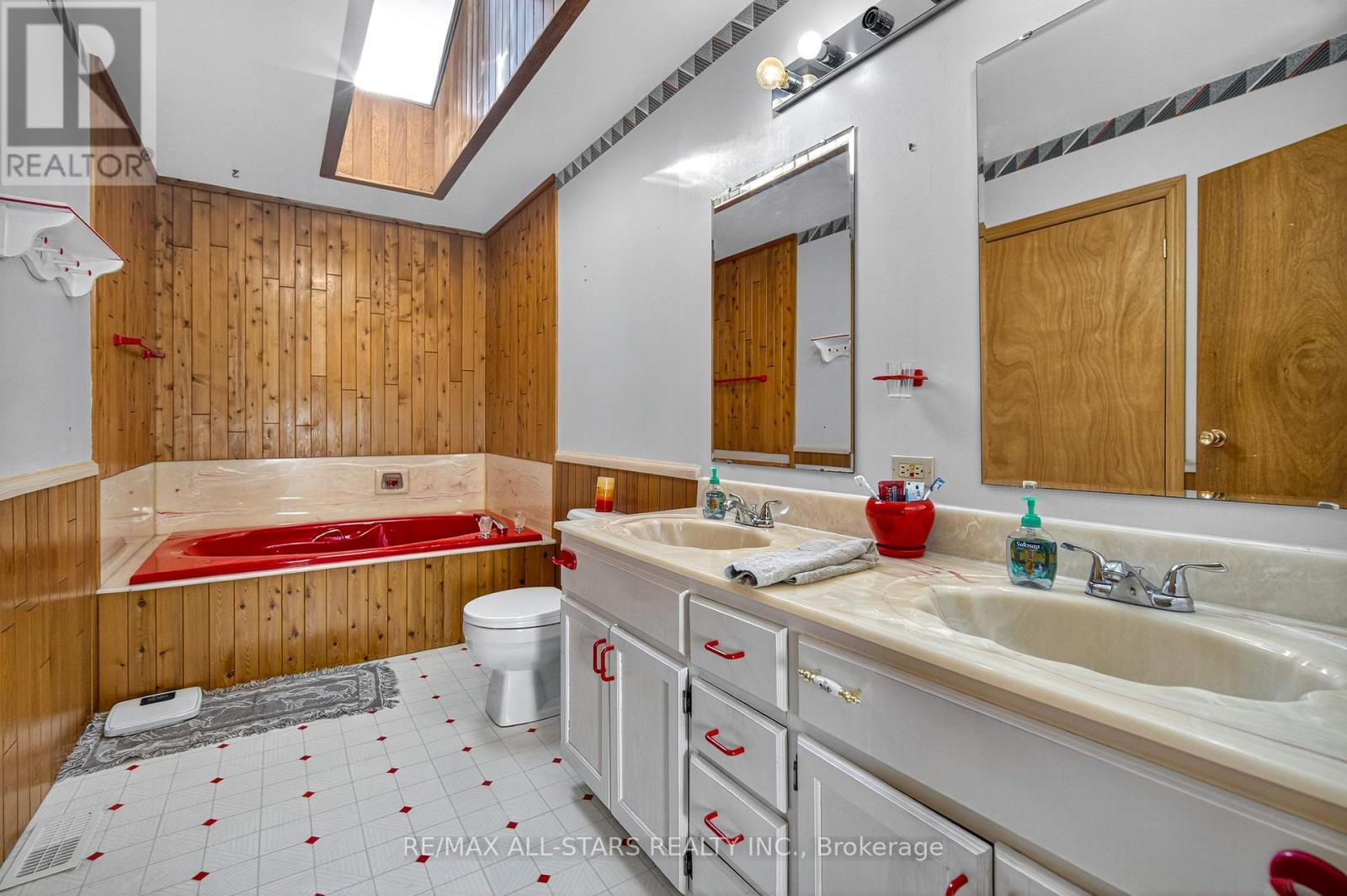 150 King Street W, Kawartha Lakes, Ontario K0L 2W0 - Photo 16 - X12555510