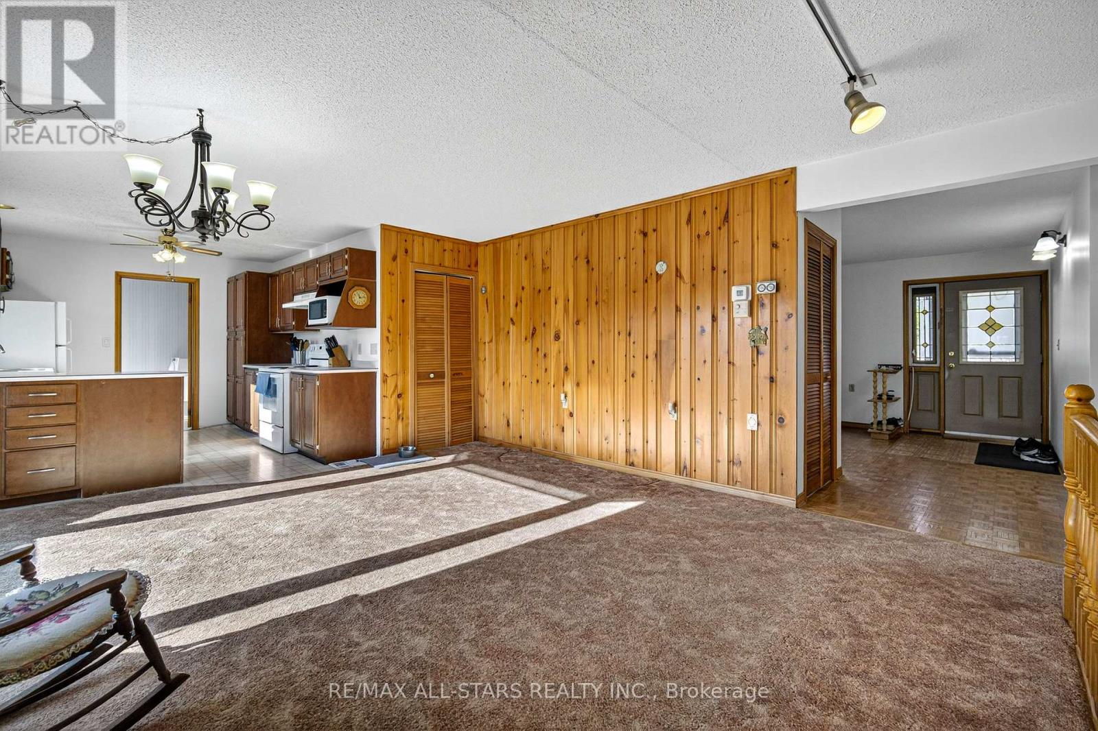 150 King Street W, Kawartha Lakes, Ontario K0L 2W0 - Photo 9 - X12555510