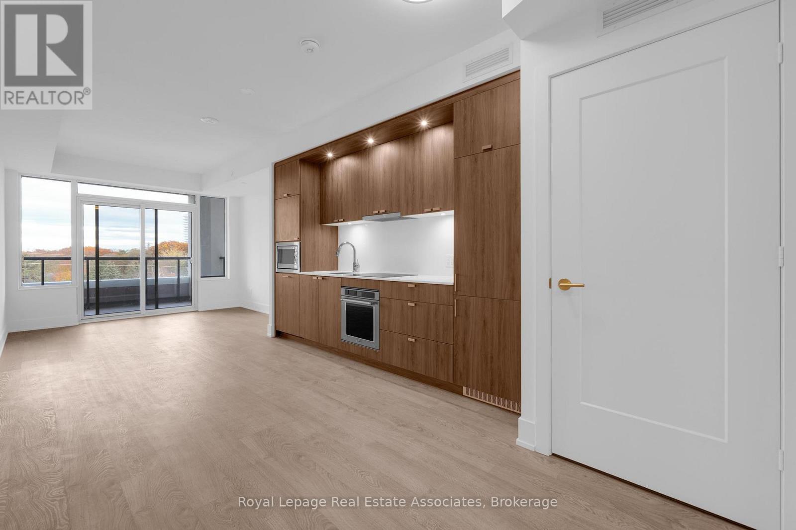 426 - 259 THE KINGSWAY, Toronto, Ontario