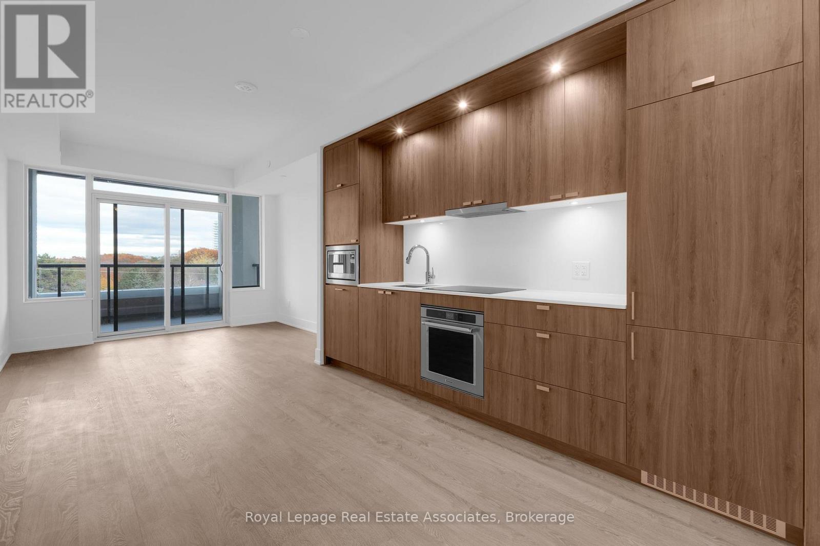 426 - 259 The Kingsway, Toronto, Ontario  M9A 0G2 - Photo 3 - W12555192