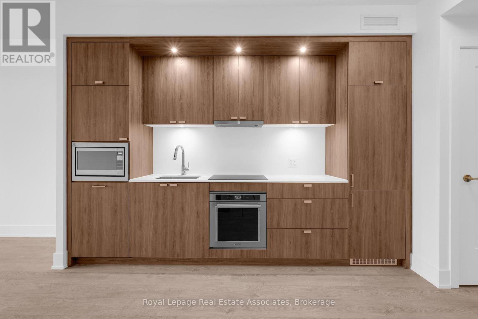 426 - 259 The Kingsway, Toronto, Ontario  M9A 0G2 - Photo 4 - W12555192