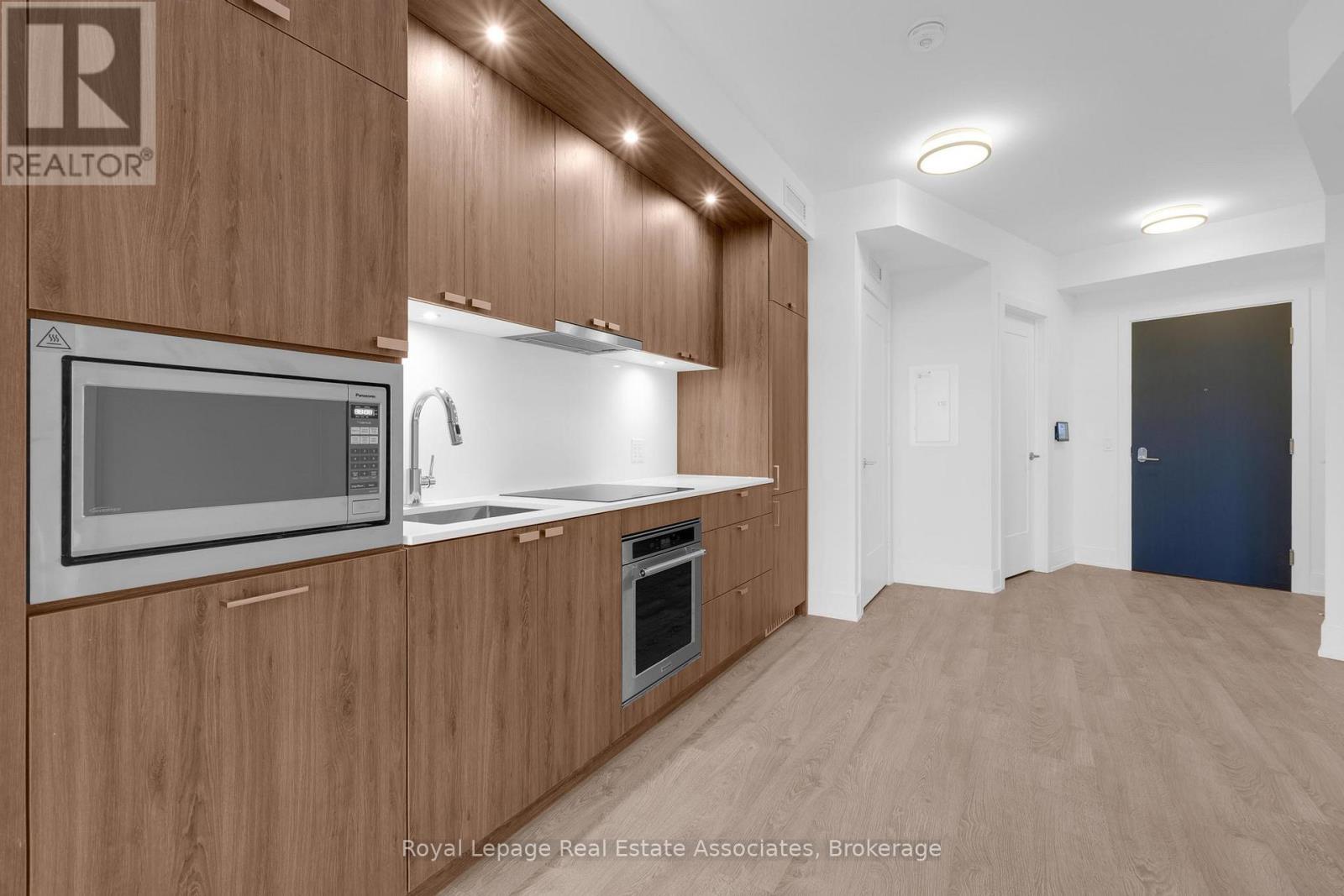 426 - 259 The Kingsway, Toronto, Ontario  M9A 0G2 - Photo 6 - W12555192