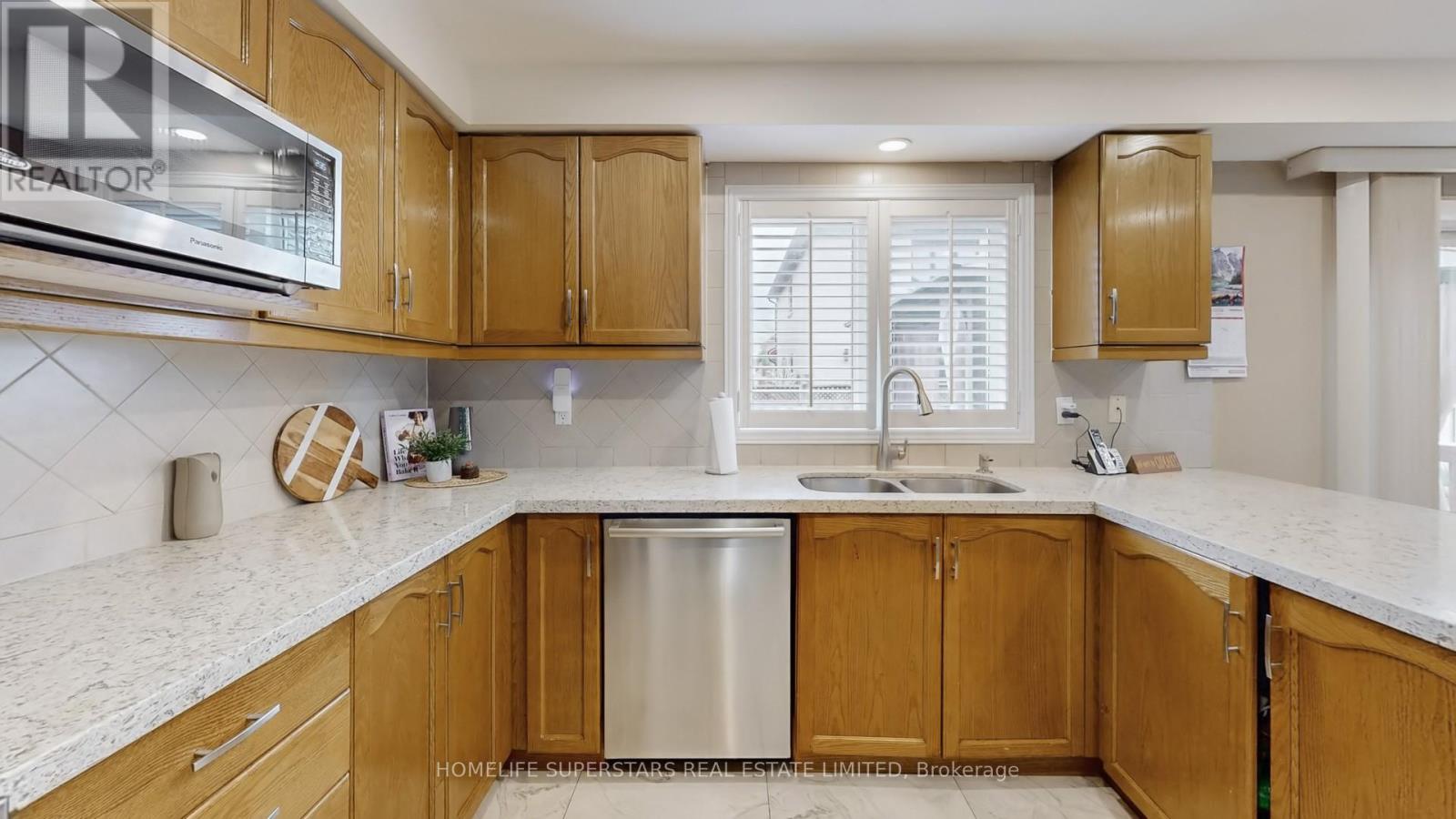 30 Hopecrest Place, Brampton, Ontario  L6R 2T8 - Photo 16 - W12555202