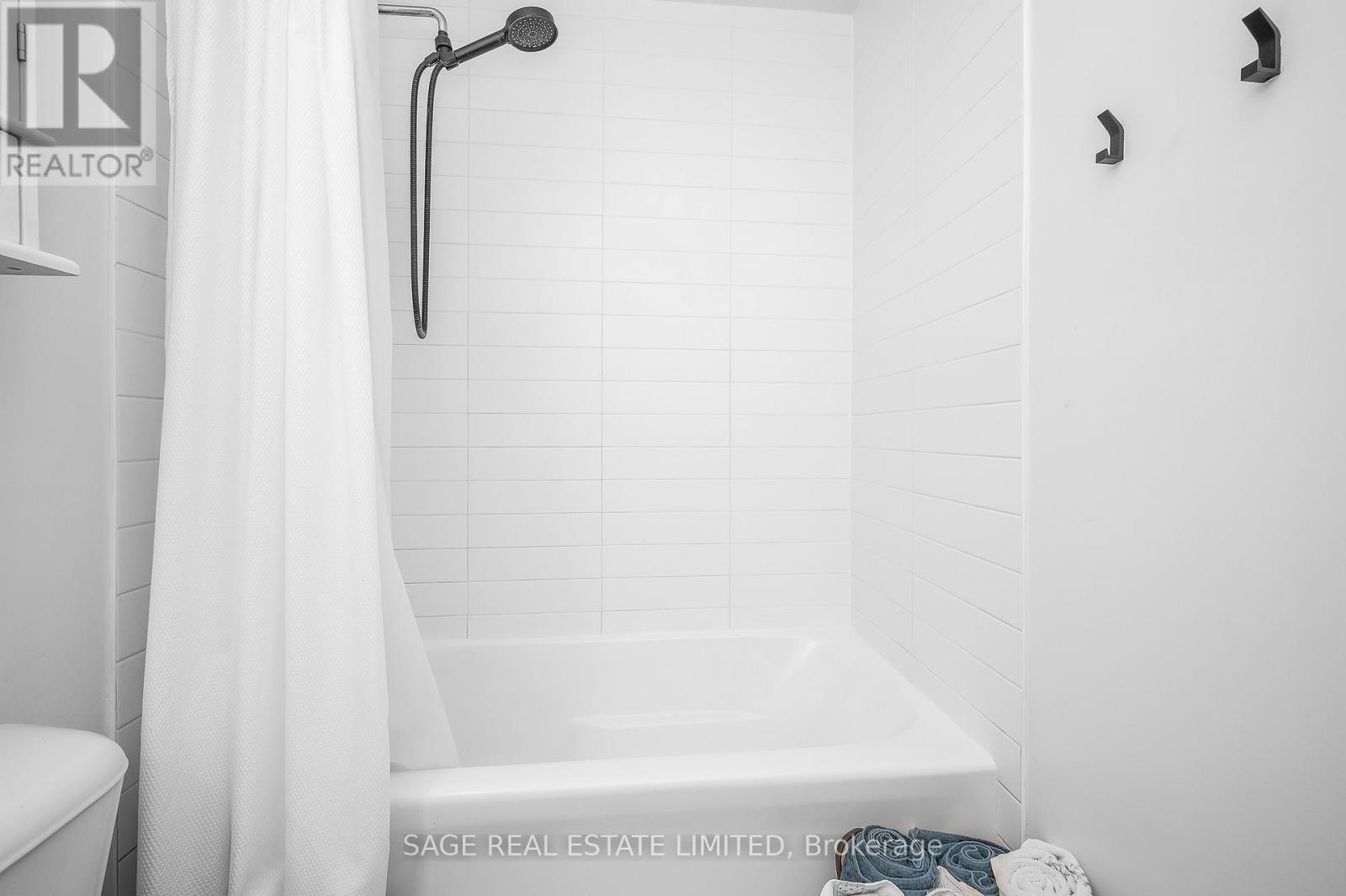 201 - 1137 Cooke Boulevard, Burlington, Ontario  L7T 0C3 - Photo 19 - W12555220