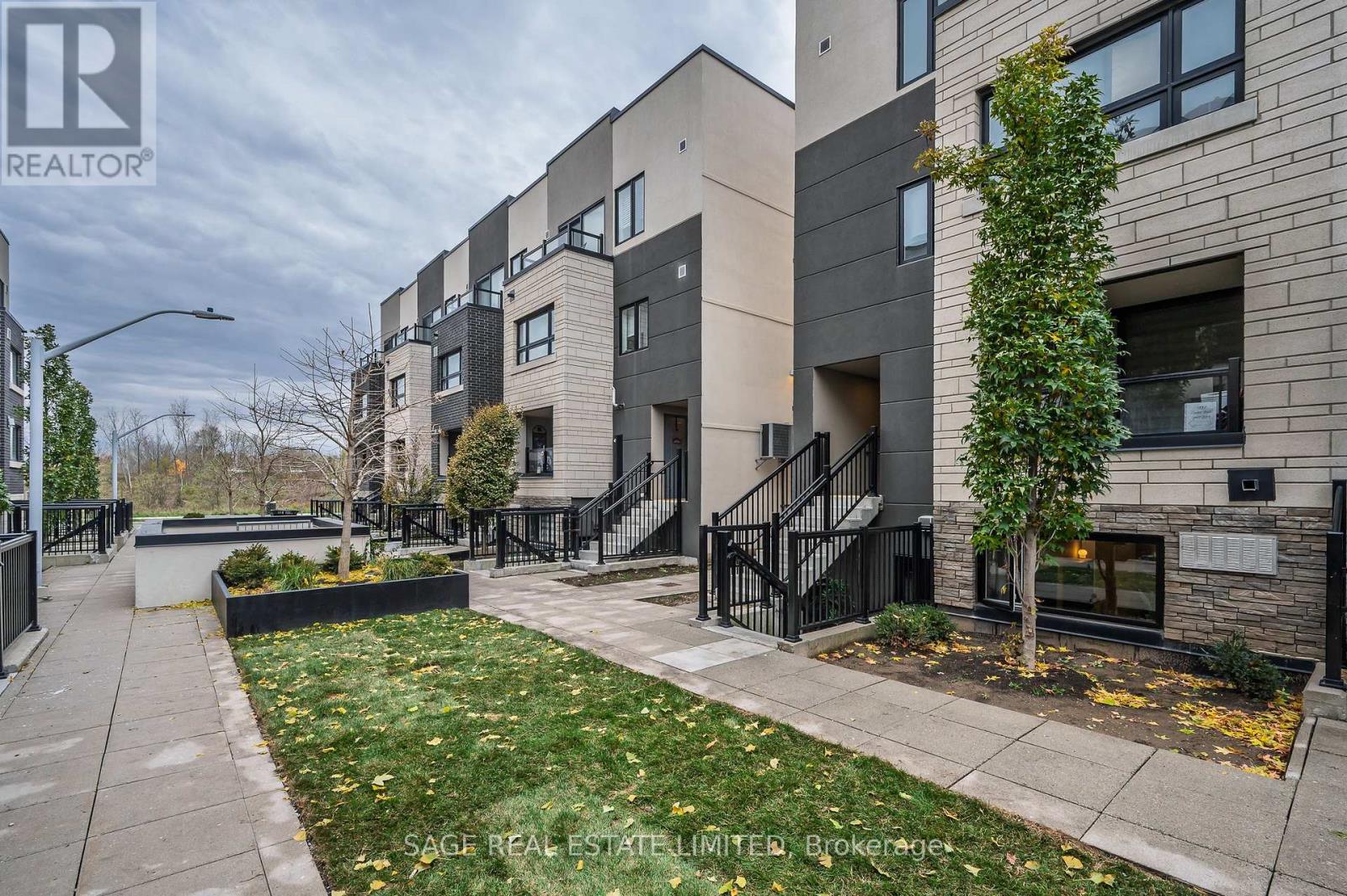 201 - 1137 Cooke Boulevard, Burlington, Ontario  L7T 0C3 - Photo 3 - W12555220