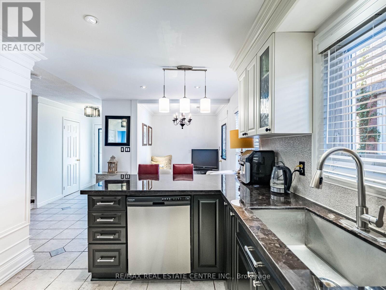 100 White Tail Crescent, Brampton, Ontario  L6Y 5B9 - Photo 10 - W12555268