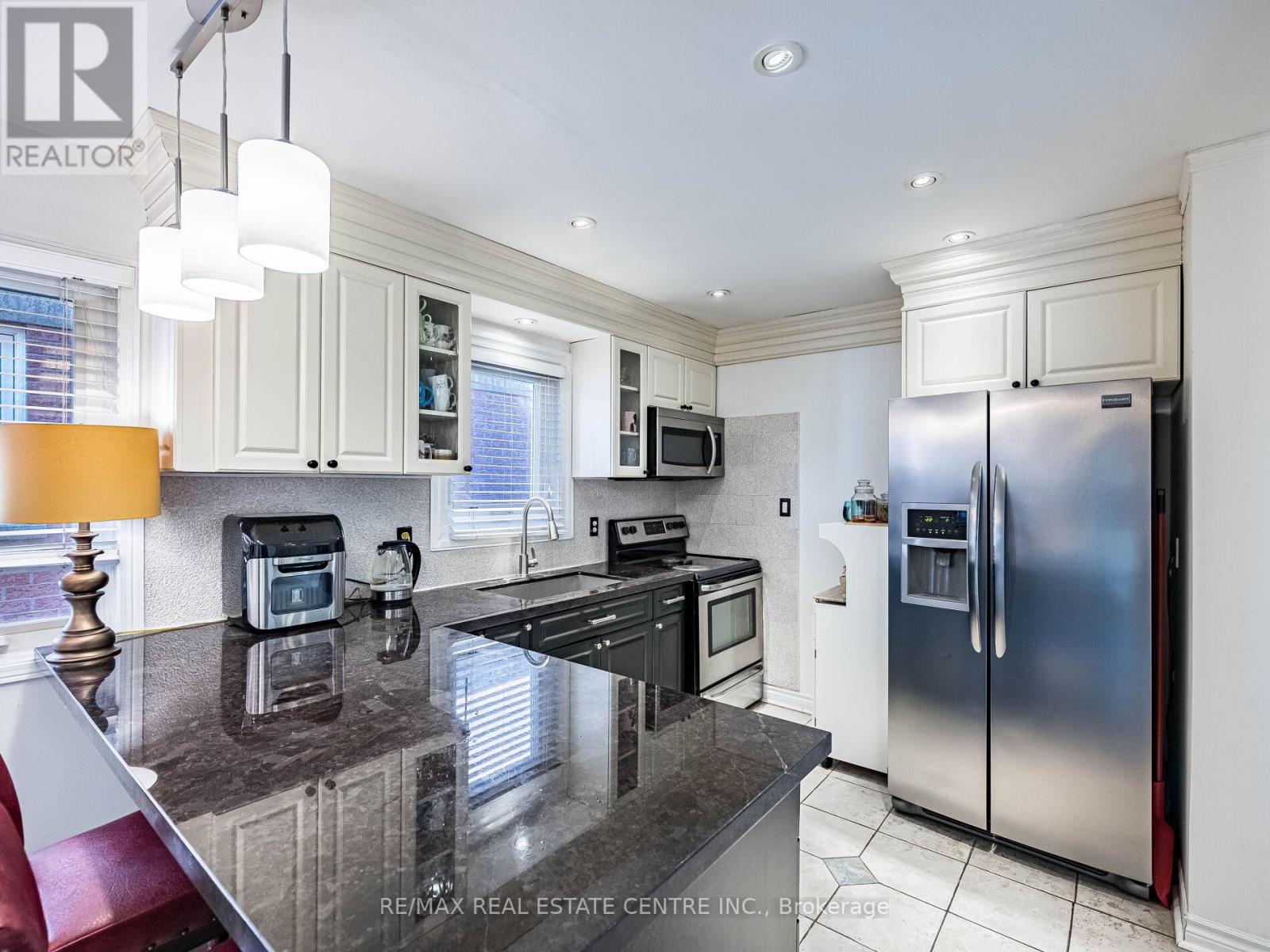 100 White Tail Crescent, Brampton, Ontario  L6Y 5B9 - Photo 12 - W12555268