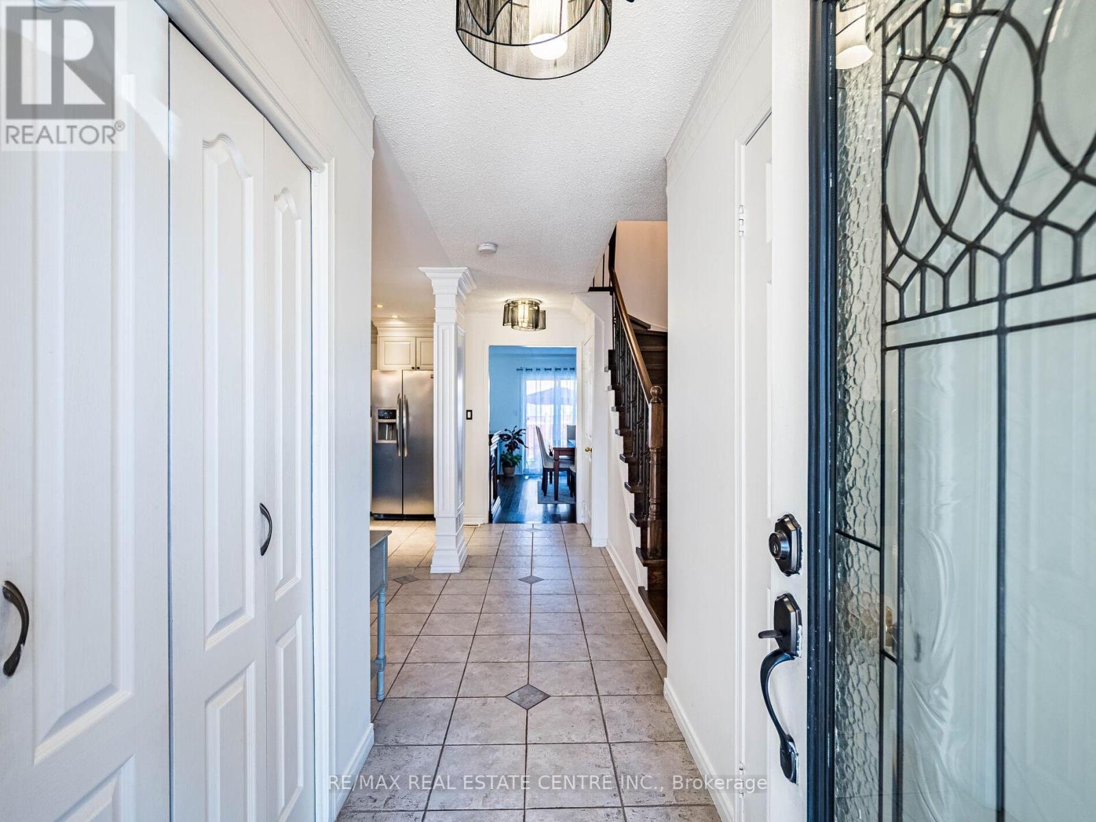 100 White Tail Crescent, Brampton, Ontario  L6Y 5B9 - Photo 5 - W12555268