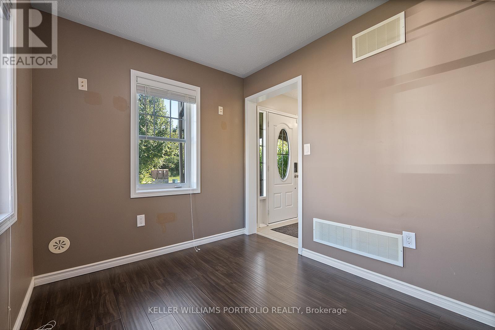 66 Gleave Terrace, Milton, Ontario  L9T 7B7 - Photo 10 - W12555284