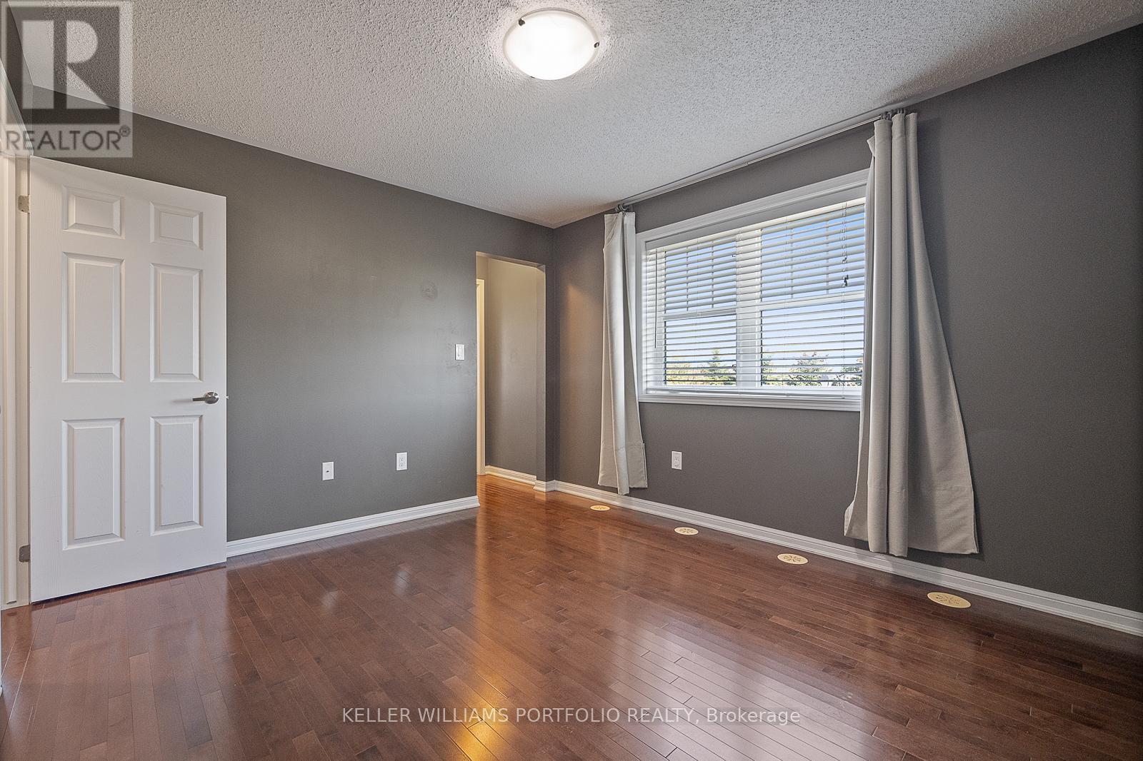 66 Gleave Terrace, Milton, Ontario  L9T 7B7 - Photo 37 - W12555284