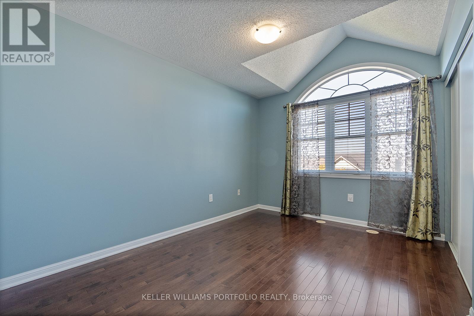 66 Gleave Terrace, Milton, Ontario  L9T 7B7 - Photo 42 - W12555284