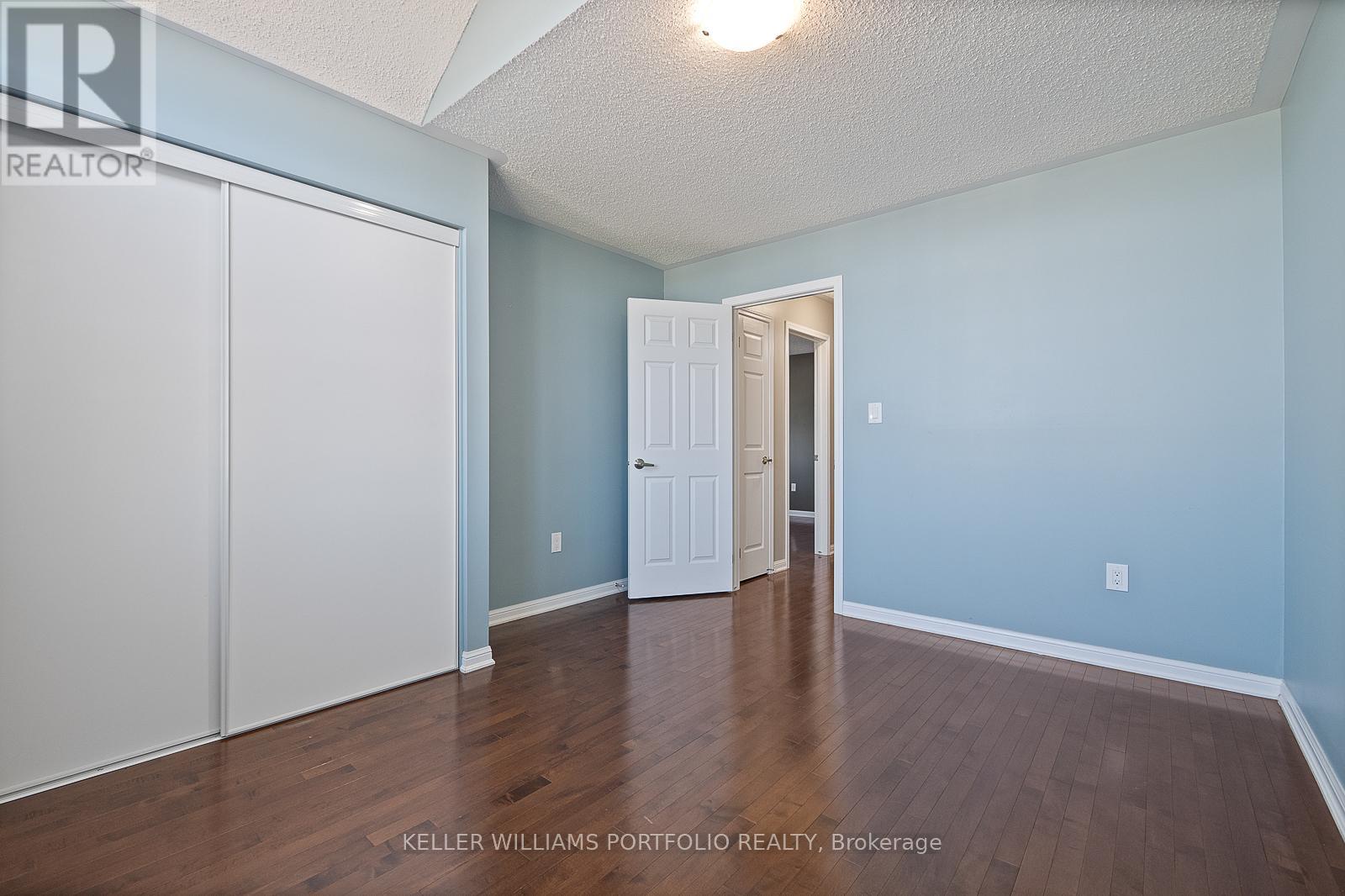 66 Gleave Terrace, Milton, Ontario  L9T 7B7 - Photo 44 - W12555284