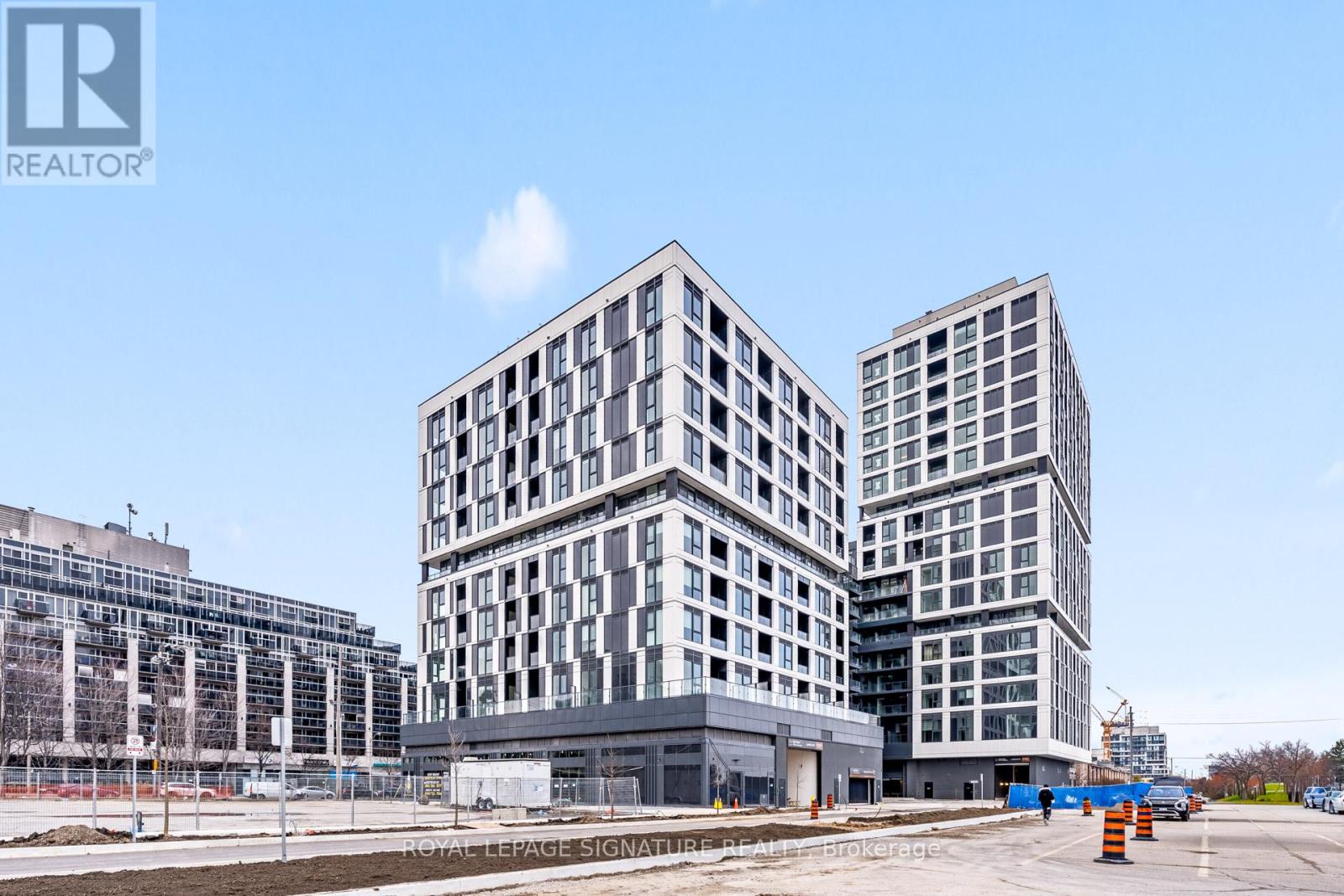 527 - 1007 The Queensway, Toronto, Ontario  M8Z 6C7 - Photo 2 - W12555356