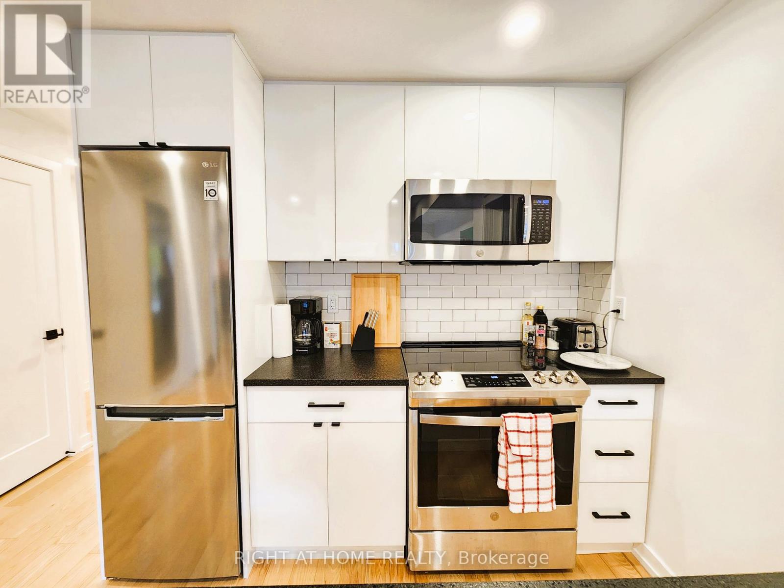 2 - 106 Lappin Avenue, Toronto, Ontario  M6H 1Y4 - Photo 16 - W12555382