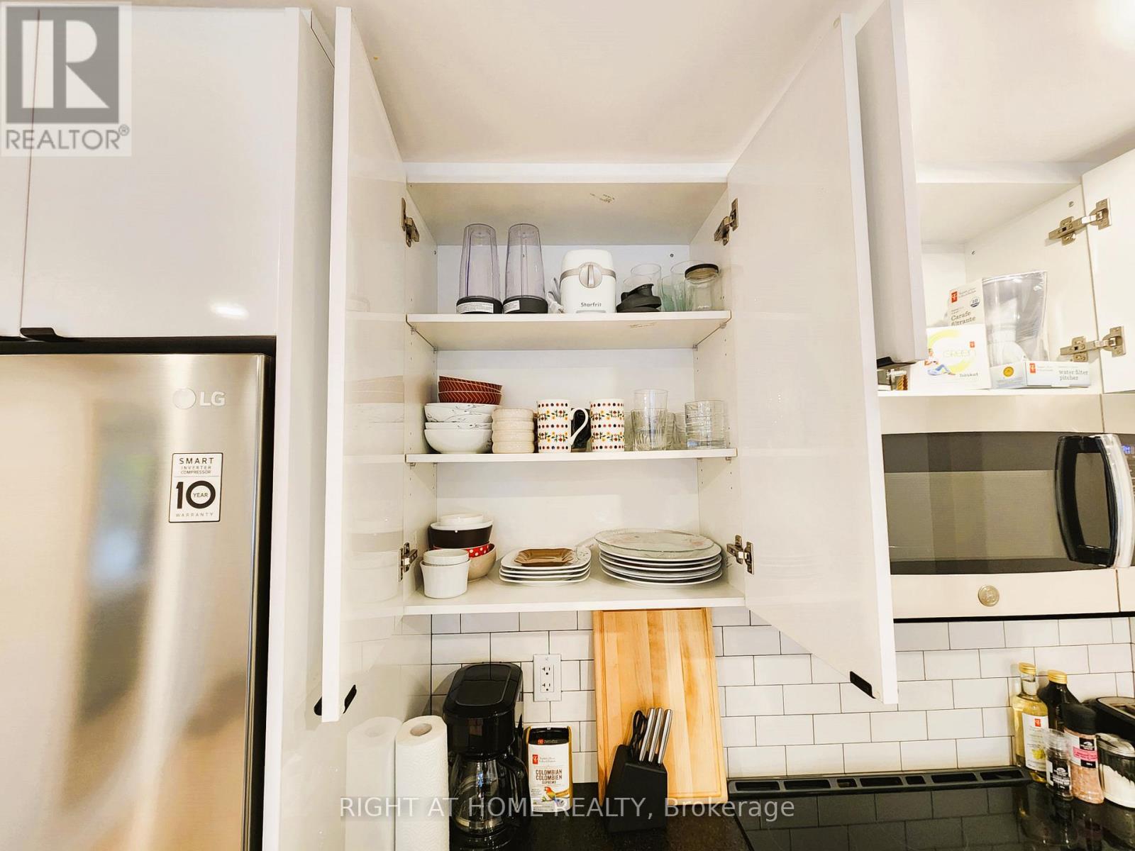 2 - 106 Lappin Avenue, Toronto, Ontario  M6H 1Y4 - Photo 18 - W12555382