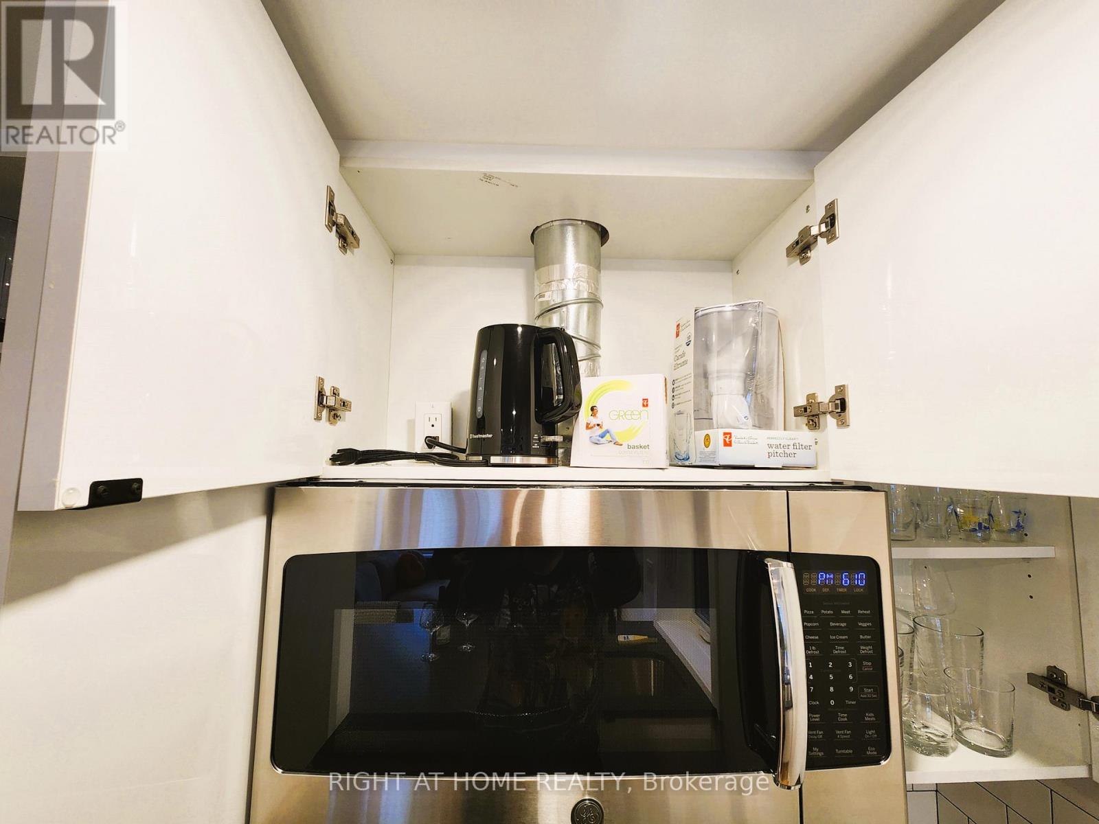 2 - 106 Lappin Avenue, Toronto, Ontario  M6H 1Y4 - Photo 19 - W12555382