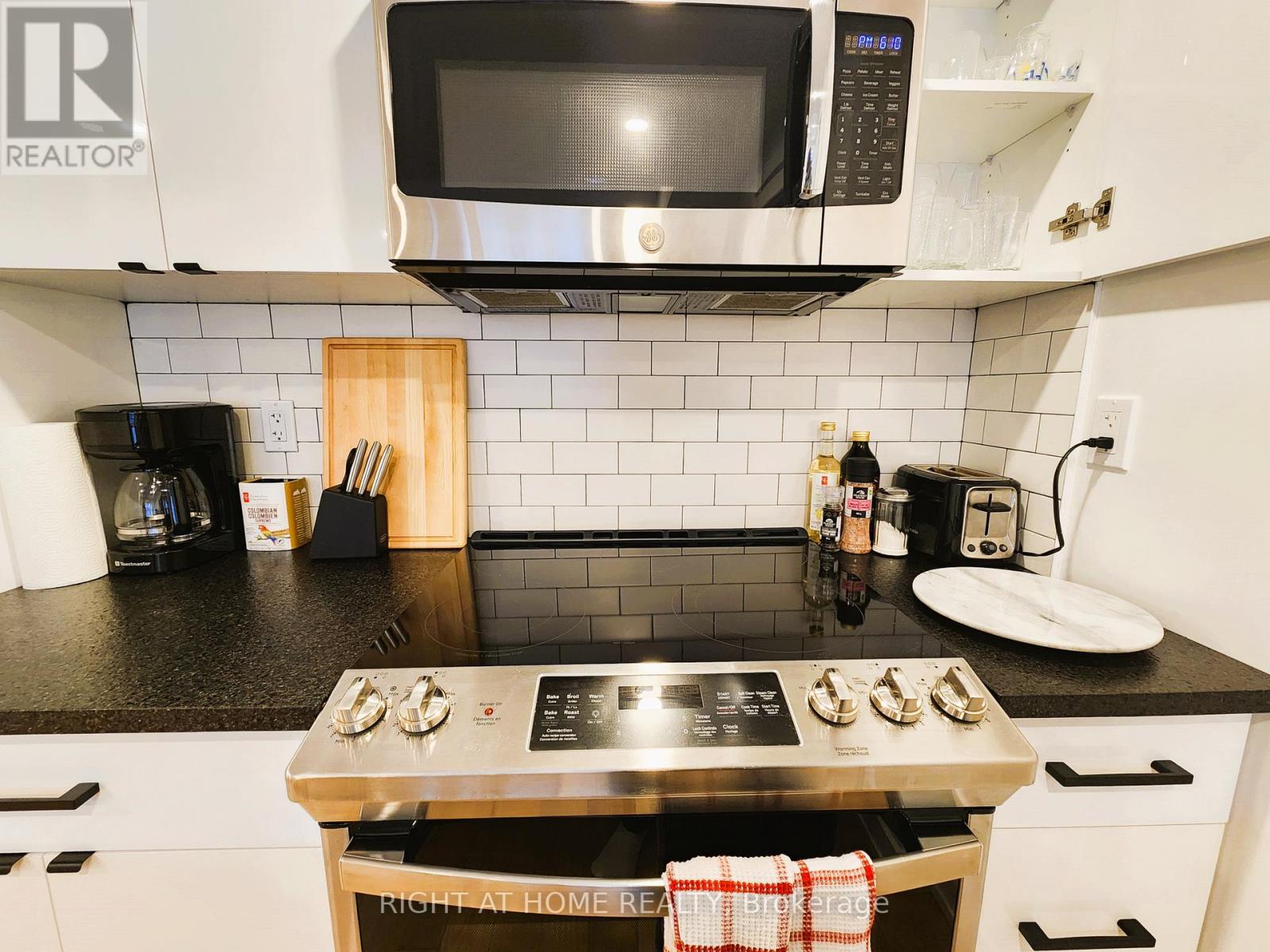 2 - 106 Lappin Avenue, Toronto, Ontario  M6H 1Y4 - Photo 20 - W12555382