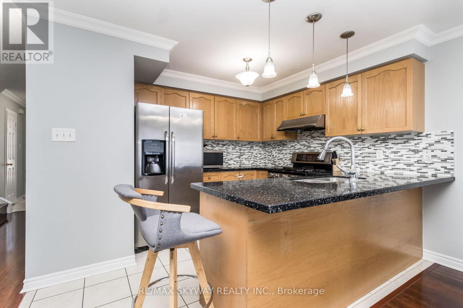 9 Weatherell Drive, Brampton, Ontario  L7A 1Y7 - Photo 10 - W12555394