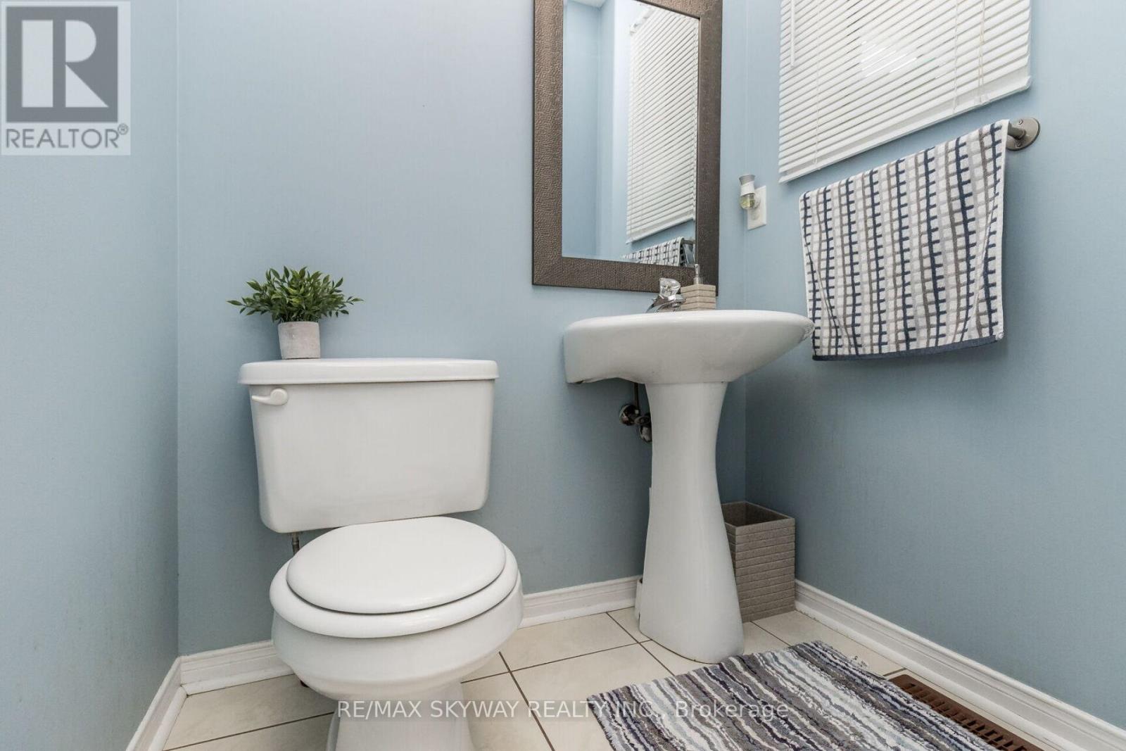 9 Weatherell Drive, Brampton, Ontario  L7A 1Y7 - Photo 11 - W12555394