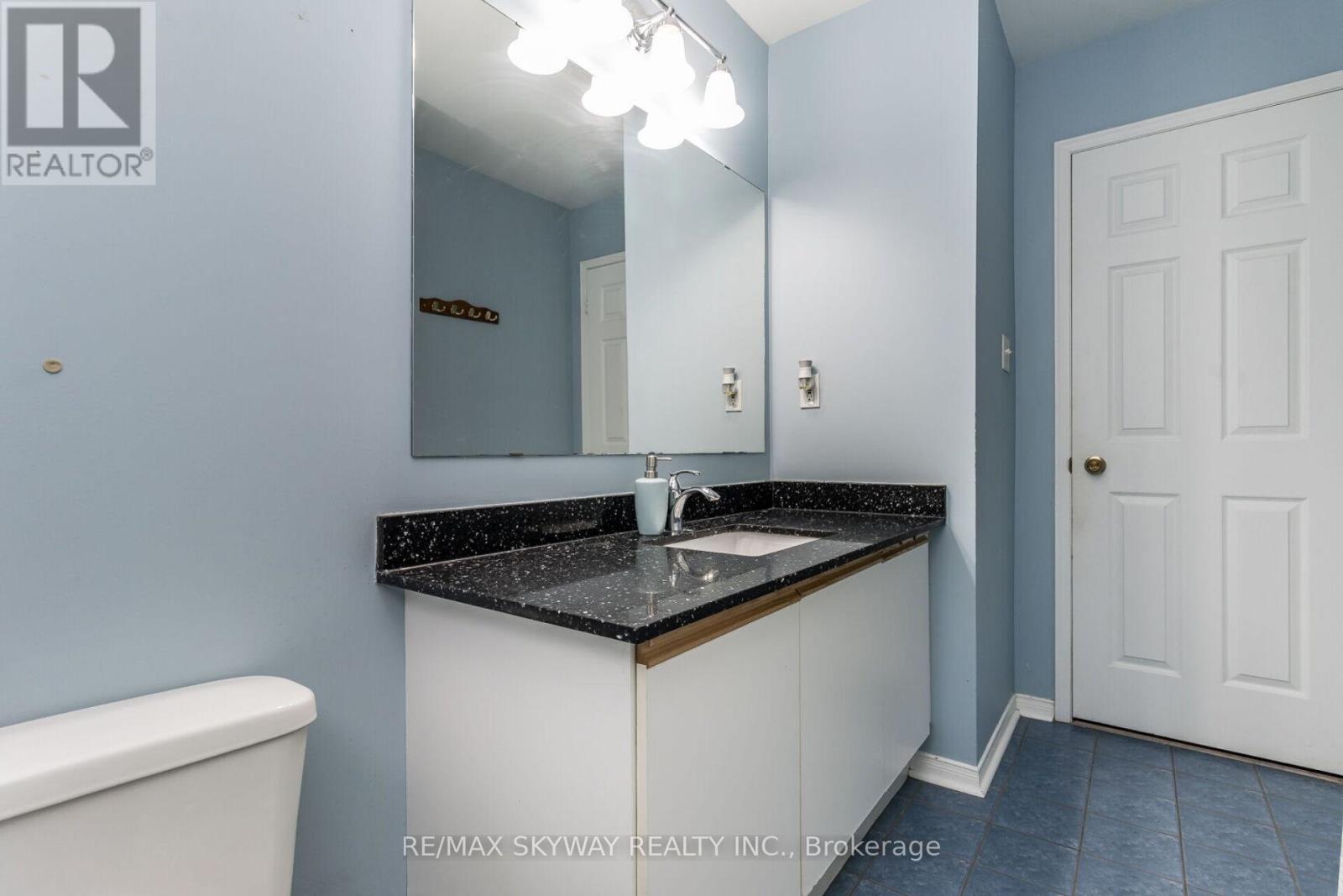 9 Weatherell Drive, Brampton, Ontario  L7A 1Y7 - Photo 17 - W12555394