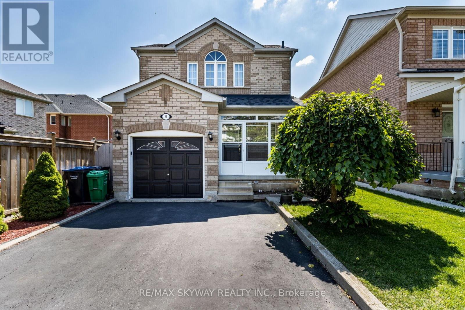 9 Weatherell Drive, Brampton, Ontario  L7A 1Y7 - Photo 2 - W12555394