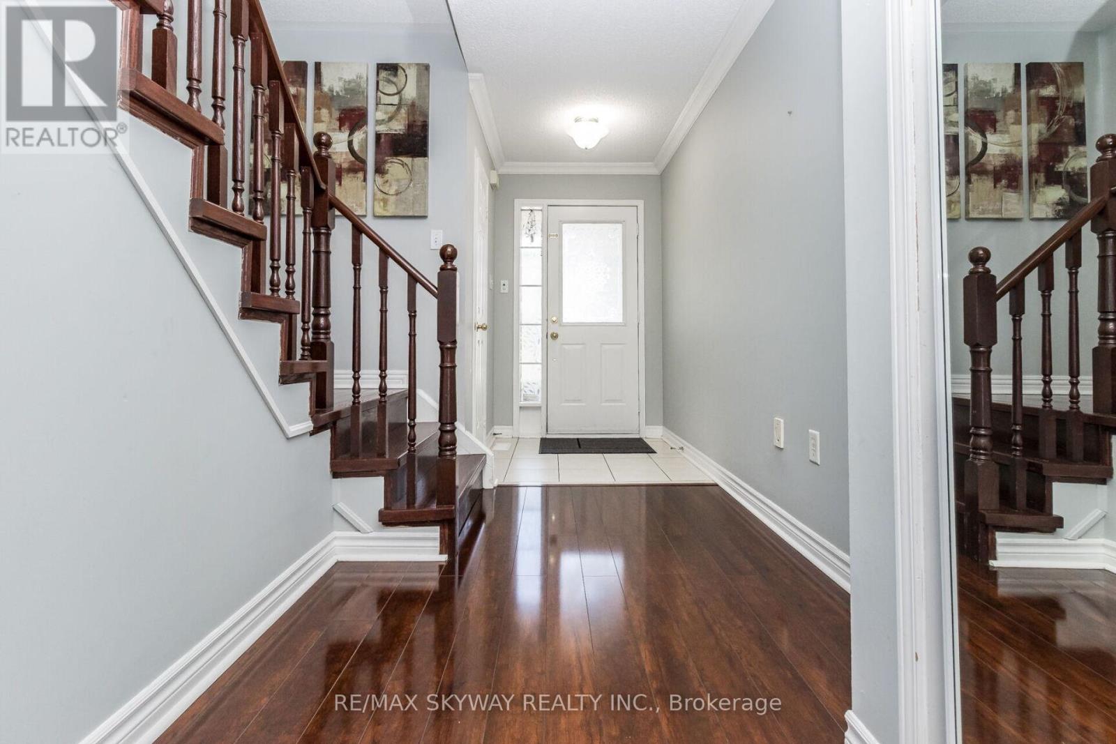 9 Weatherell Drive, Brampton, Ontario  L7A 1Y7 - Photo 4 - W12555394