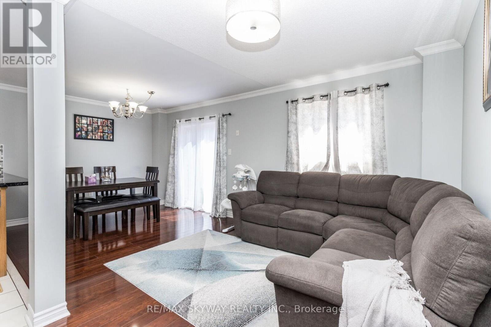 9 Weatherell Drive, Brampton, Ontario  L7A 1Y7 - Photo 7 - W12555394