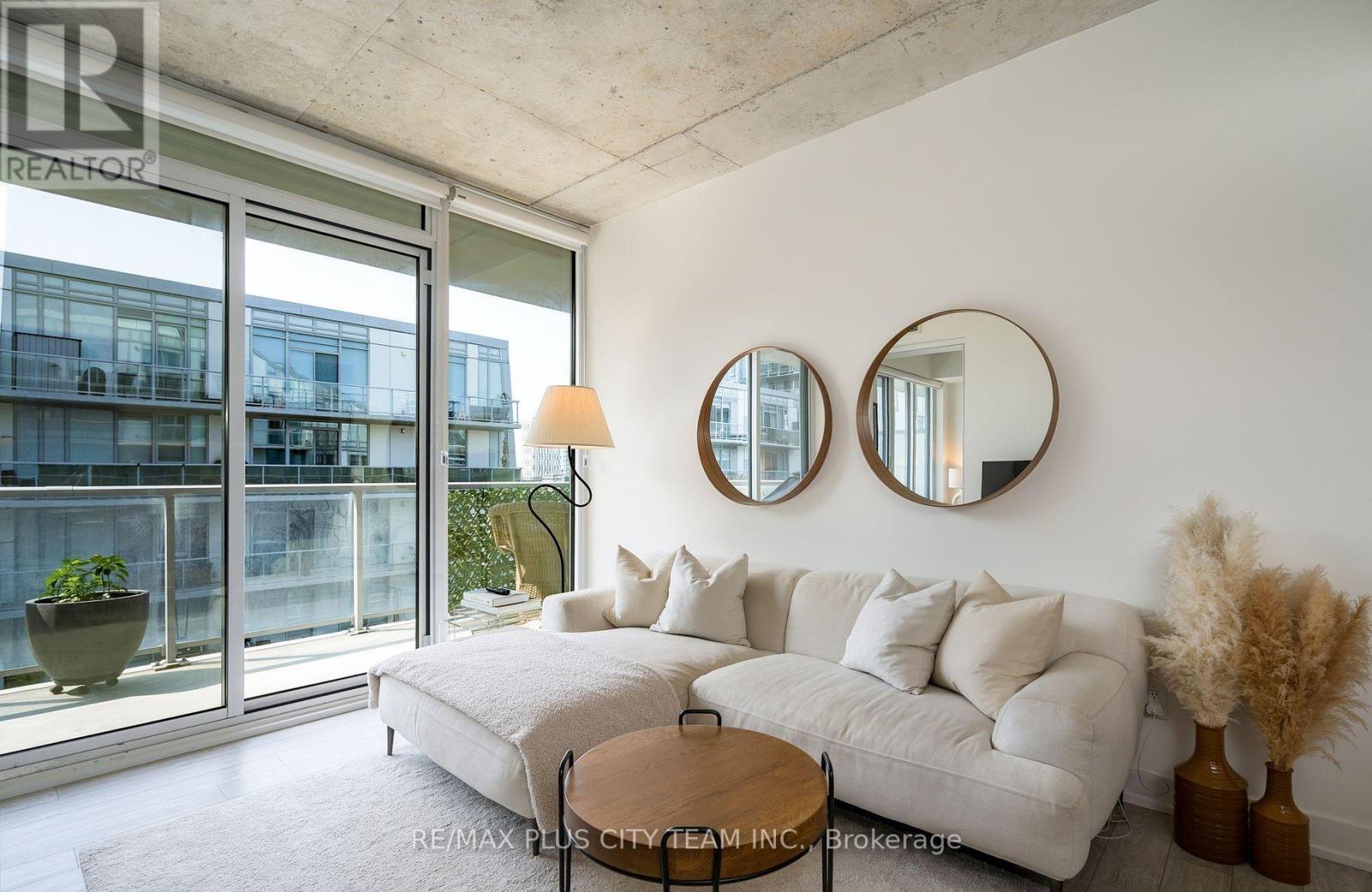 915 - 30 Baseball Place, Toronto, Ontario  M4M 0E8 - Photo 2 - E12503722