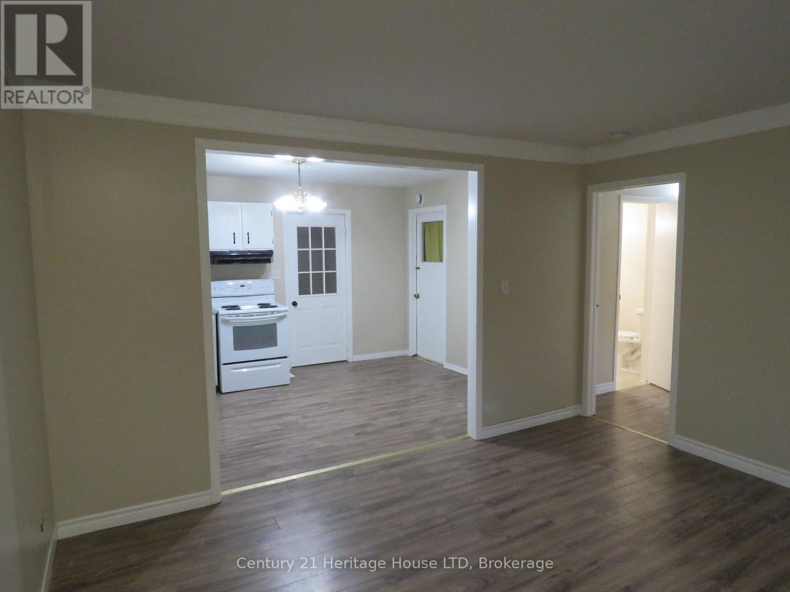 B - 564 Lakeview Road, Fort Erie, Ontario  L2A 4W6 - Photo 4 - X12530082