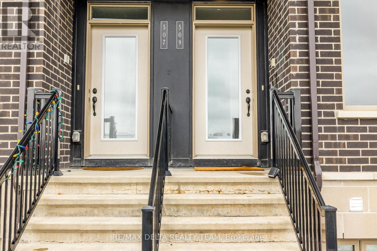 37 - 509 Ozawa Private, Ottawa, Ontario K1K 4Z8 - Photo 2 - X12555520