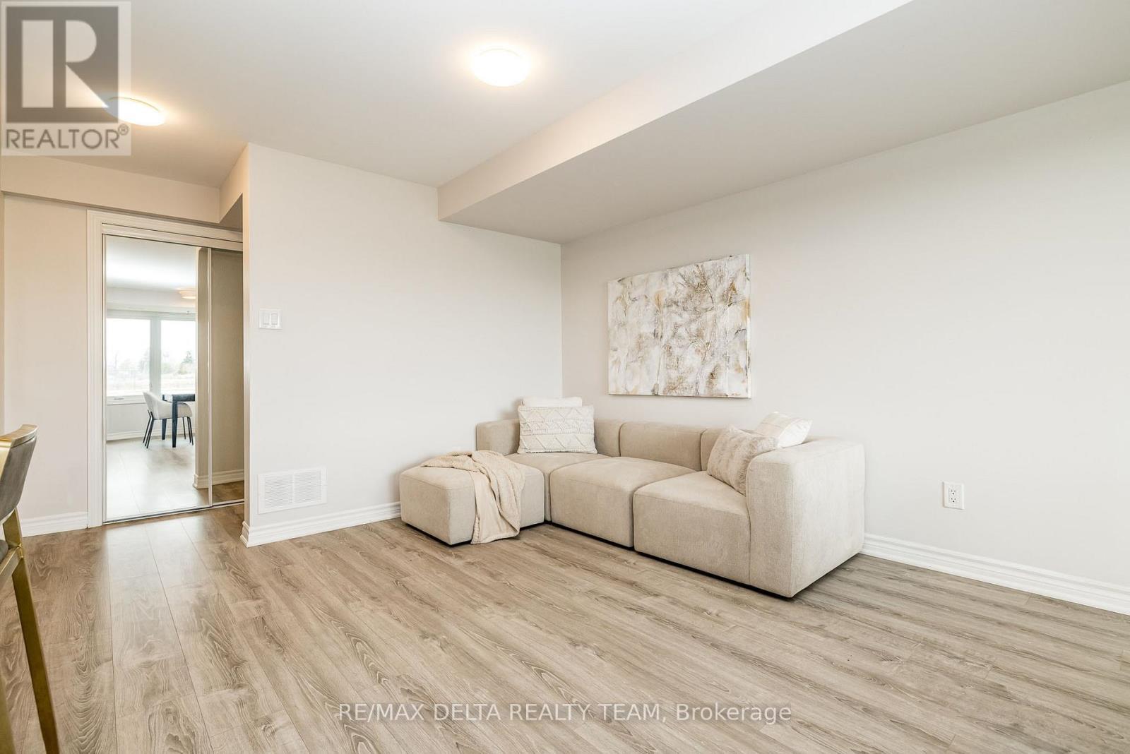 37 - 509 Ozawa Private, Ottawa, Ontario K1K 4Z8 - Photo 4 - X12555520