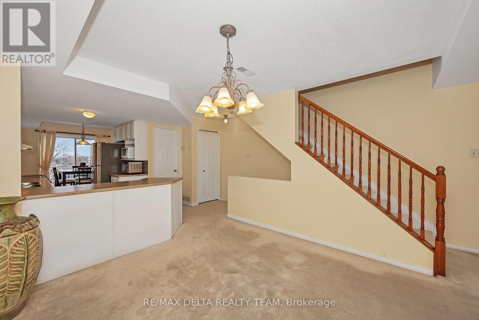 14 Lakepointe Drive, Ottawa, Ontario K4A 5E3 - Photo 3 - X12555530