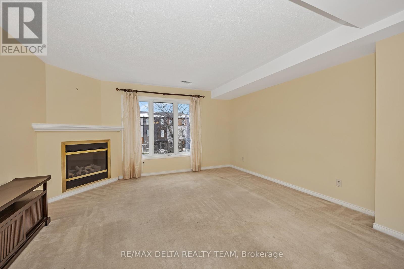 14 Lakepointe Drive, Ottawa, Ontario K4A 5E3 - Photo 5 - X12555530