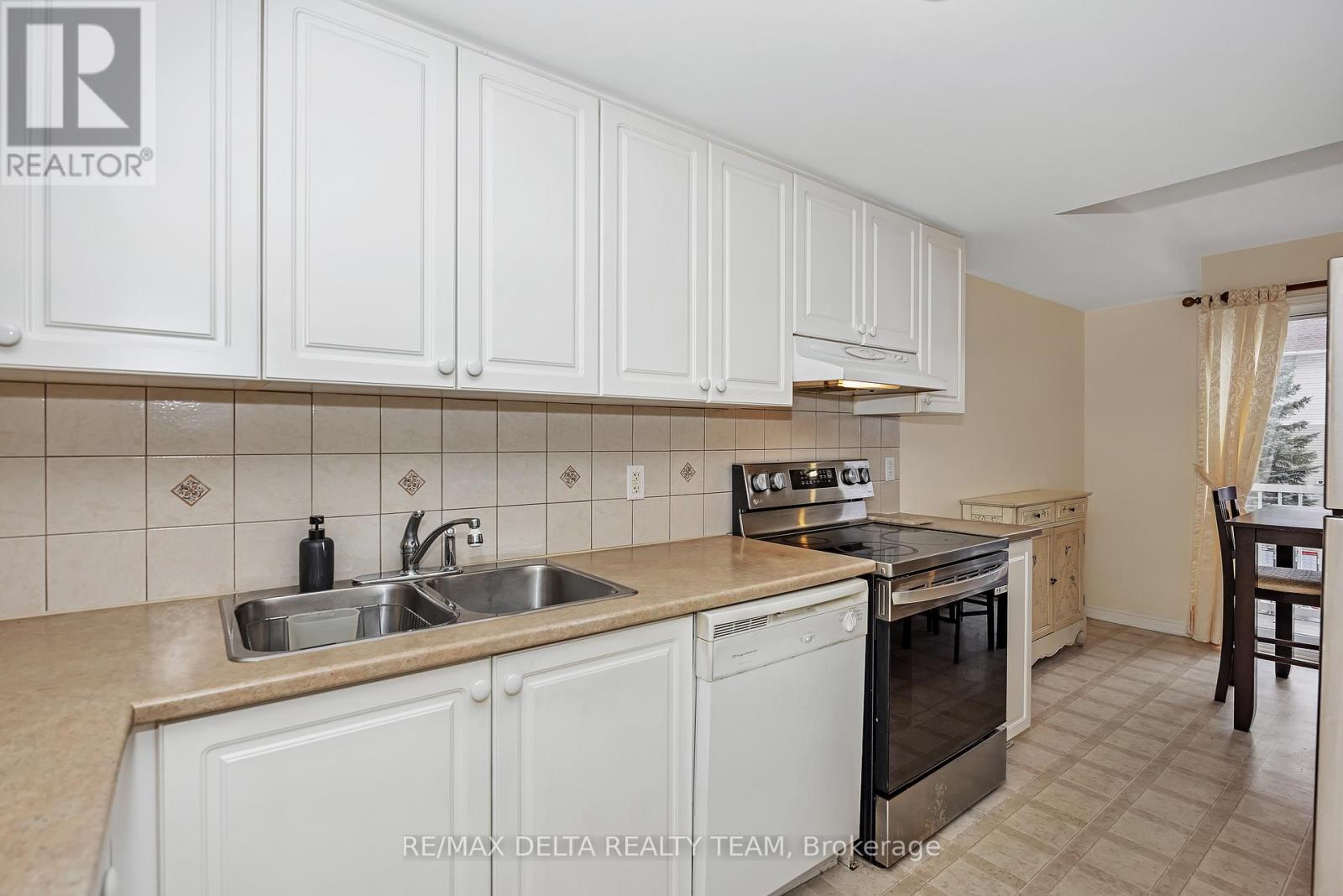 14 Lakepointe Drive, Ottawa, Ontario K4A 5E3 - Photo 8 - X12555530