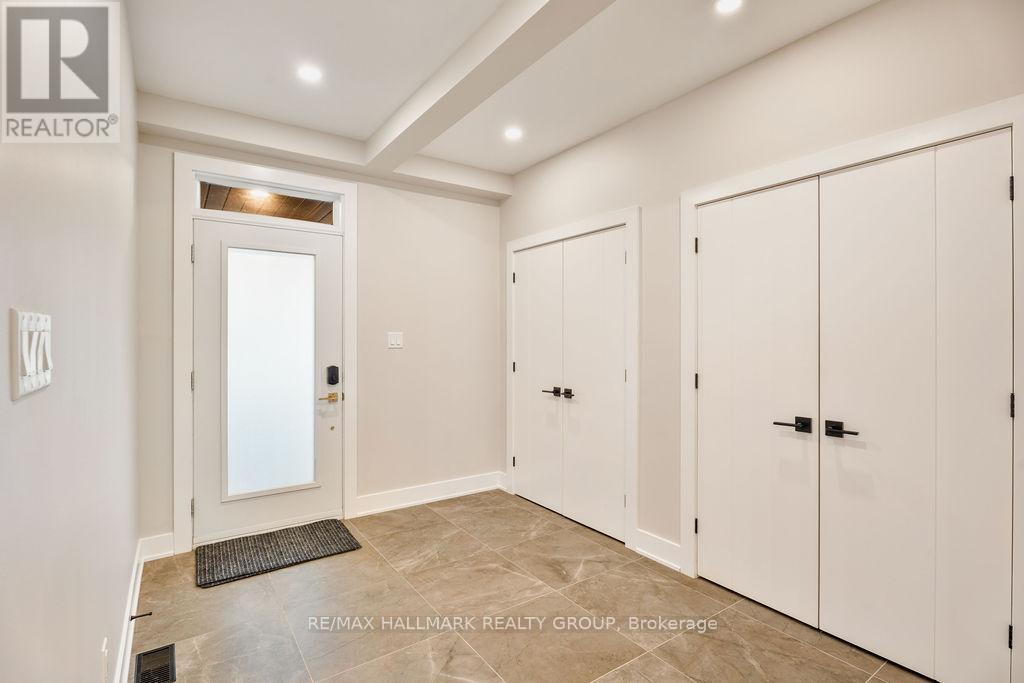 B - 72 Armstrong Street, Ottawa, Ontario  K1Y 2V7 - Photo 3 - X12555544