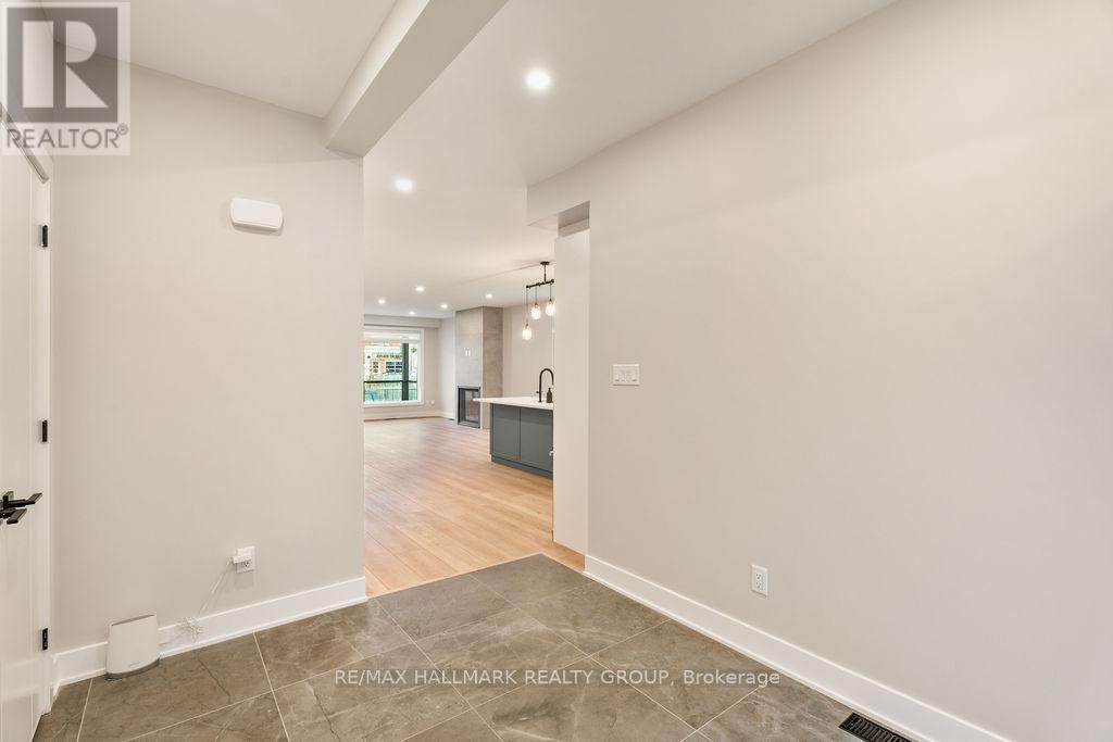 B - 72 Armstrong Street, Ottawa, Ontario  K1Y 2V7 - Photo 4 - X12555544