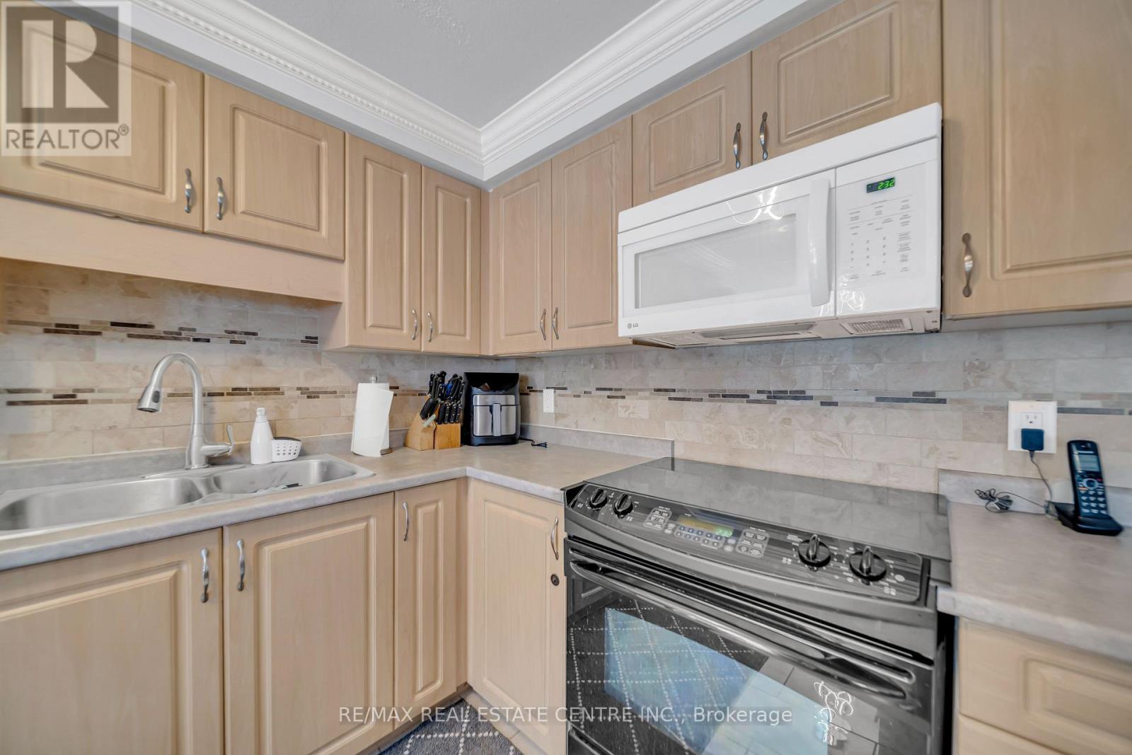 255 Prosperity Drive, Kitchener, Ontario  N2E 4B1 - Photo 15 - X12555166