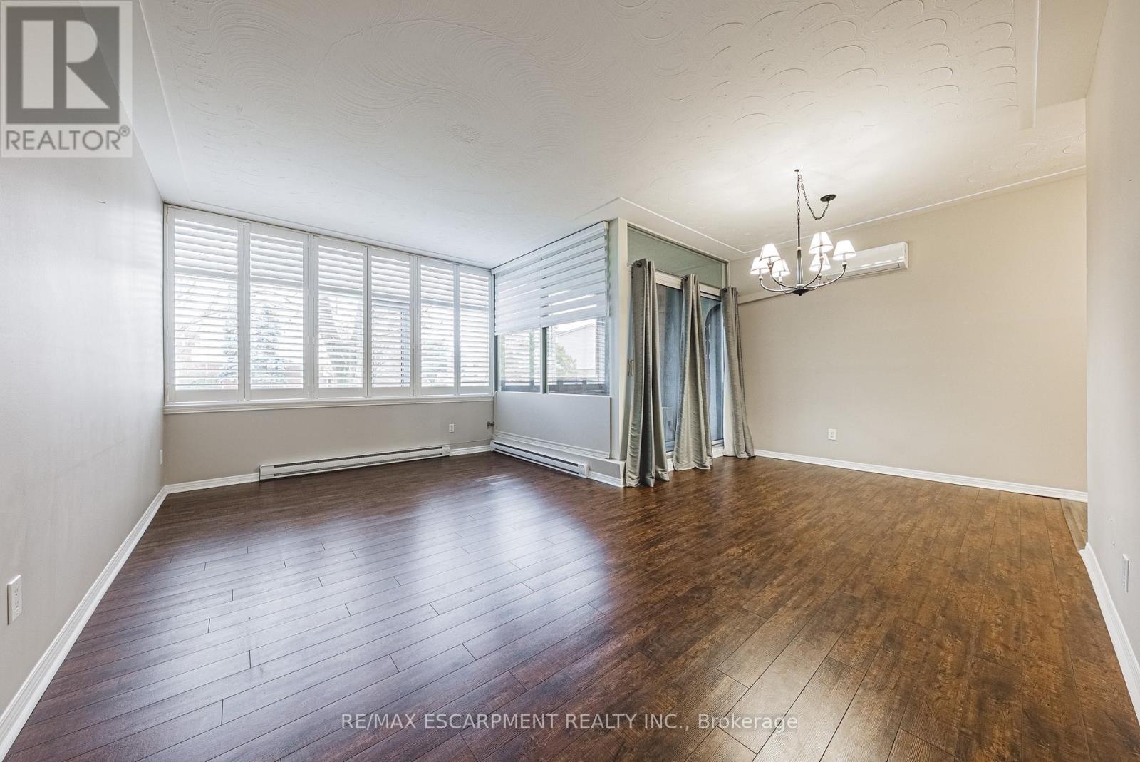 104 - 30 Harrisford Street, Hamilton, Ontario  L8K 6M9 - Photo 5 - X12555234