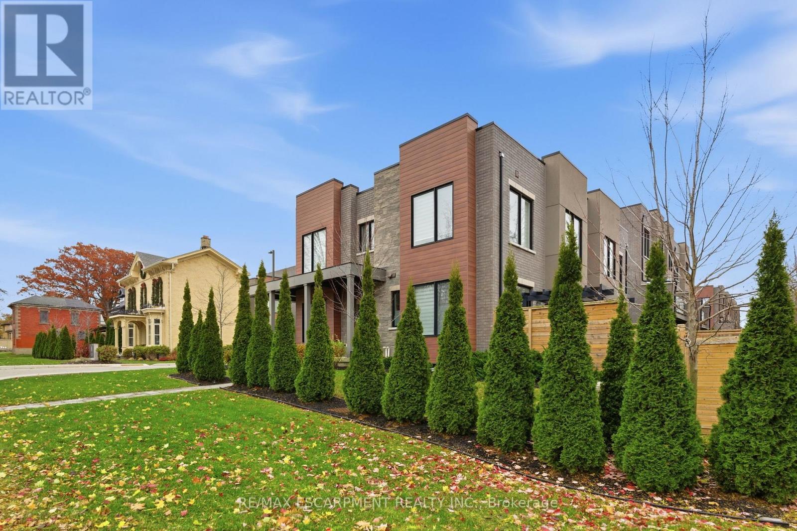 21 - 107 Concession Street, Cambridge, Ontario  N1R 2H2 - Photo 3 - X12555370