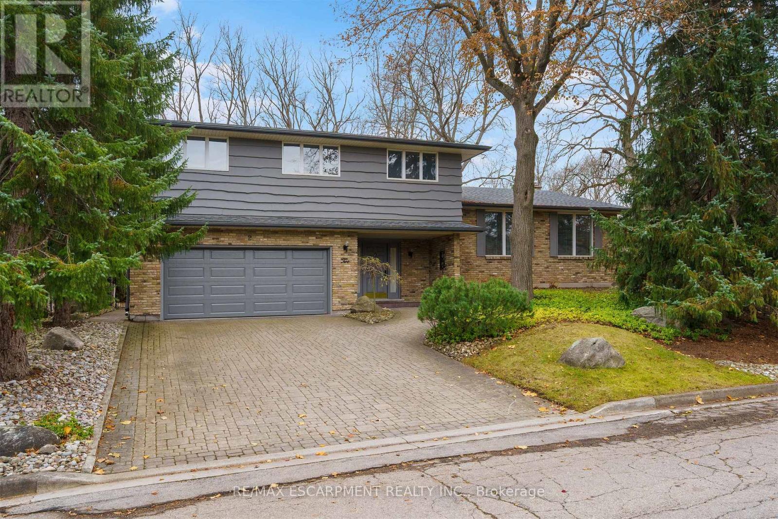 2 WALNUT GROVE, Hamilton, Ontario