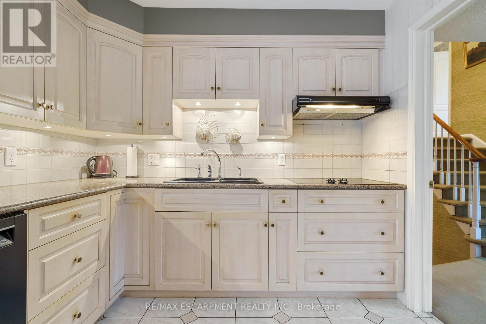 2 Walnut Grove, Hamilton, Ontario  L9H 3M4 - Photo 13 - X12555390