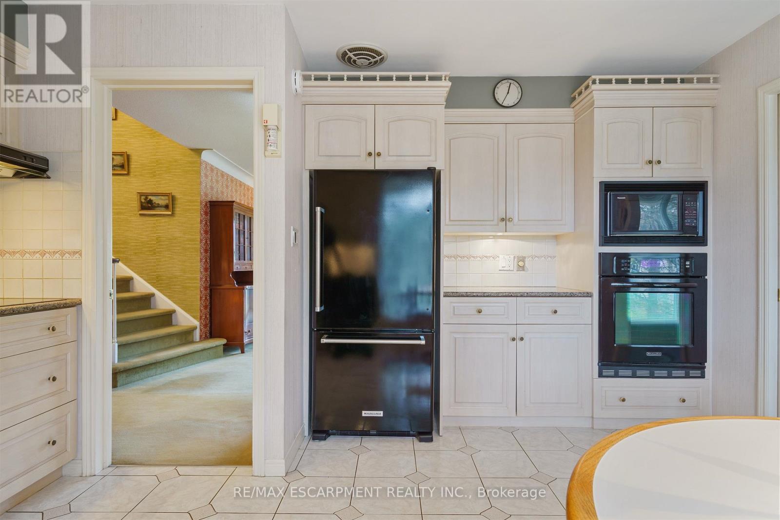 2 Walnut Grove, Hamilton, Ontario  L9H 3M4 - Photo 15 - X12555390