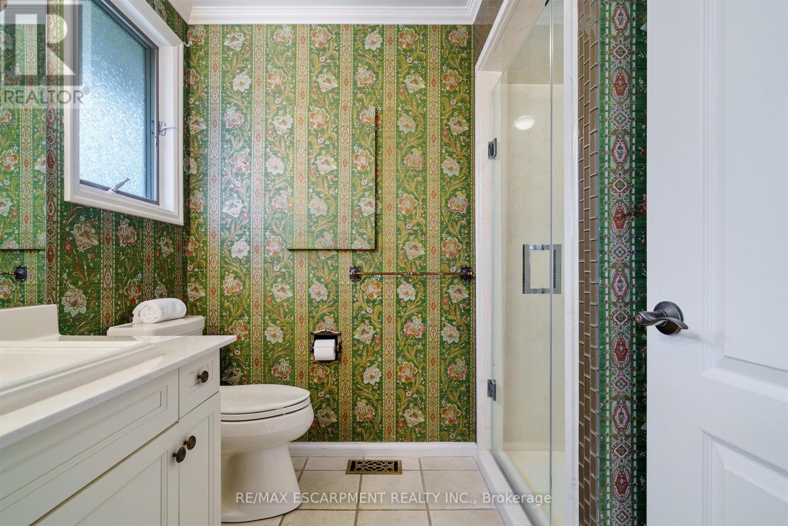 2 Walnut Grove, Hamilton, Ontario  L9H 3M4 - Photo 19 - X12555390