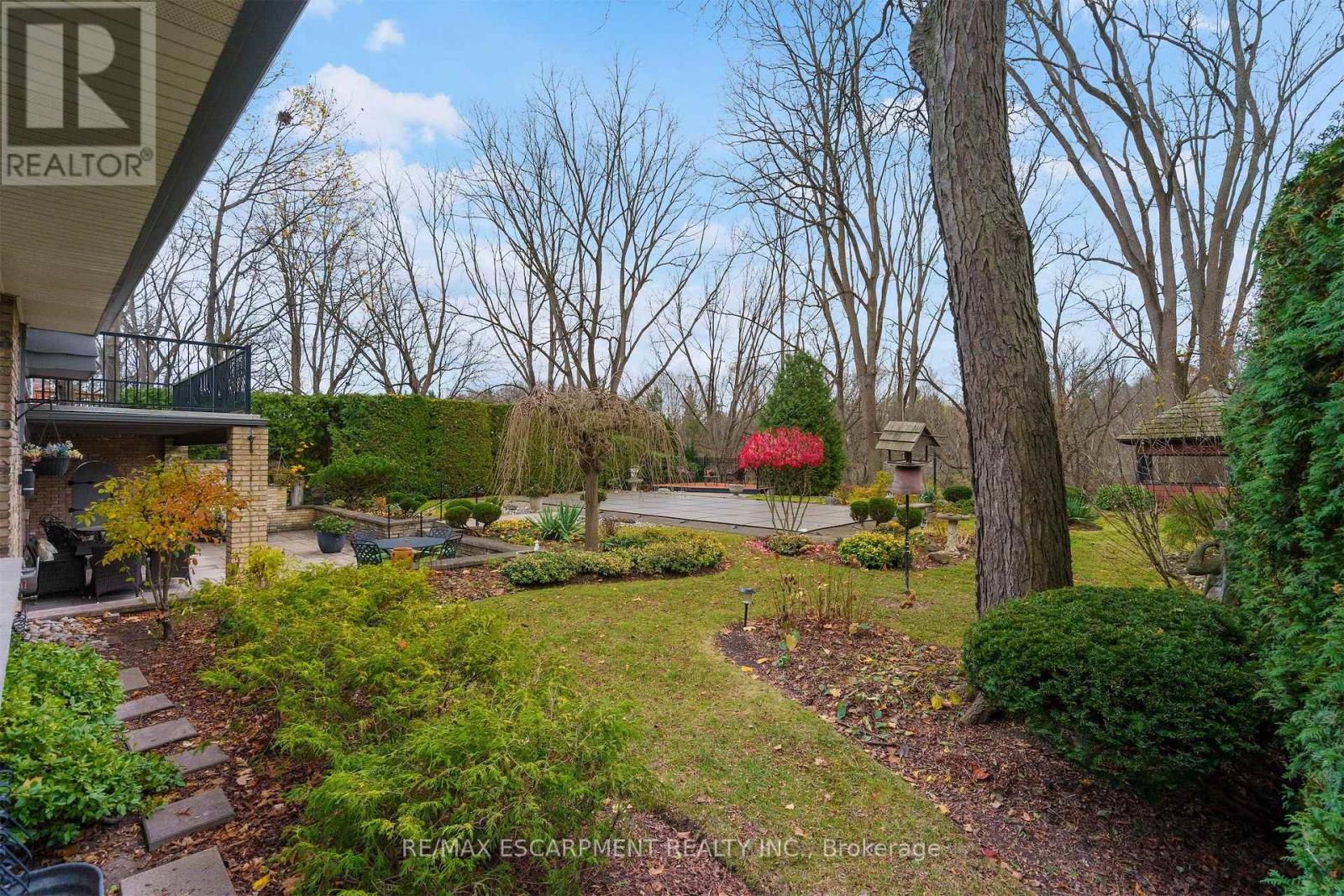 2 Walnut Grove, Hamilton, Ontario  L9H 3M4 - Photo 2 - X12555390