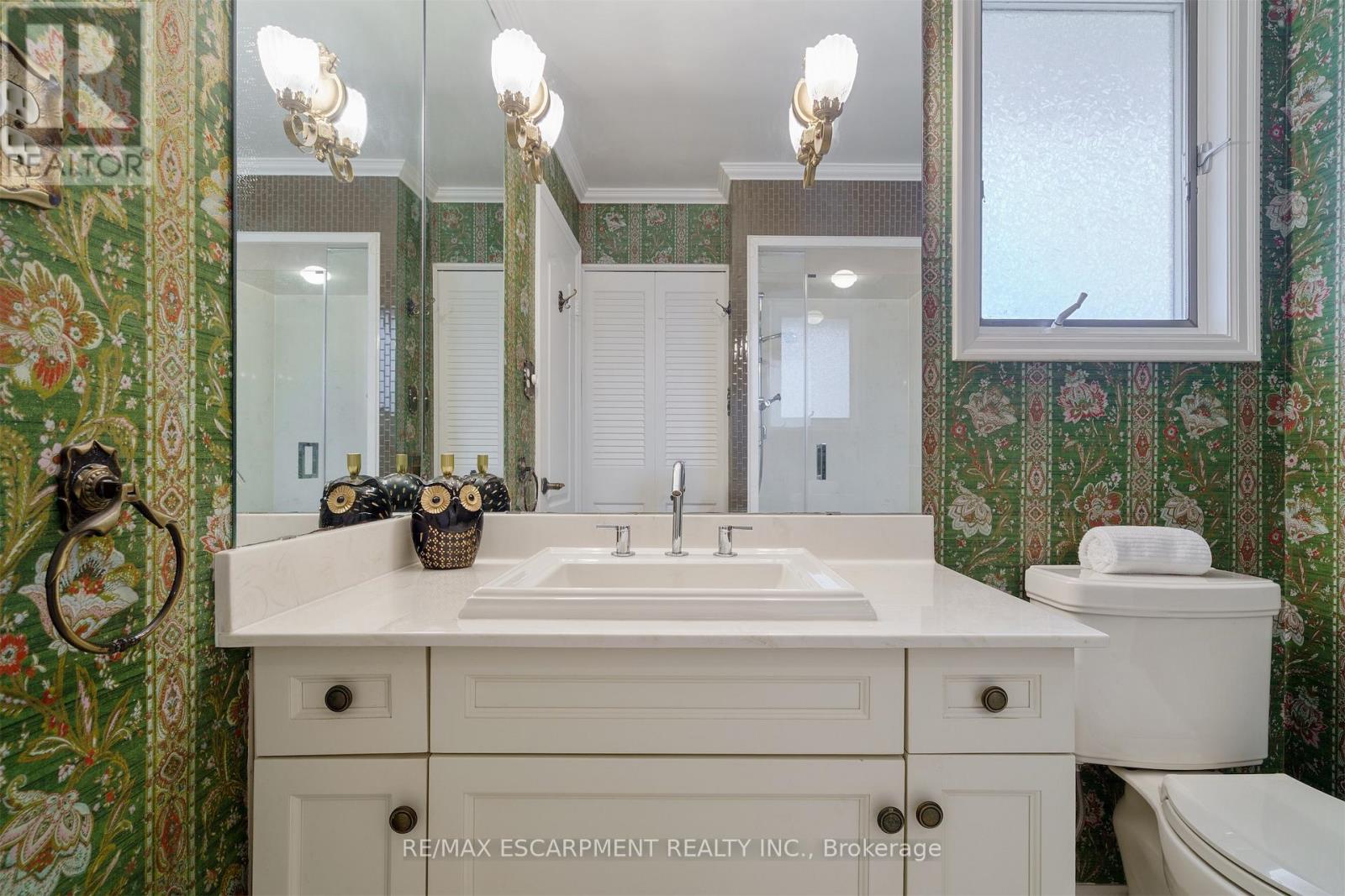 2 Walnut Grove, Hamilton, Ontario  L9H 3M4 - Photo 20 - X12555390